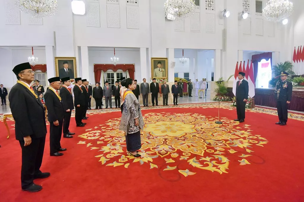 Presiden Jokowi Anugerahkan Tanda Kehormatan Bagi 18 Tokoh