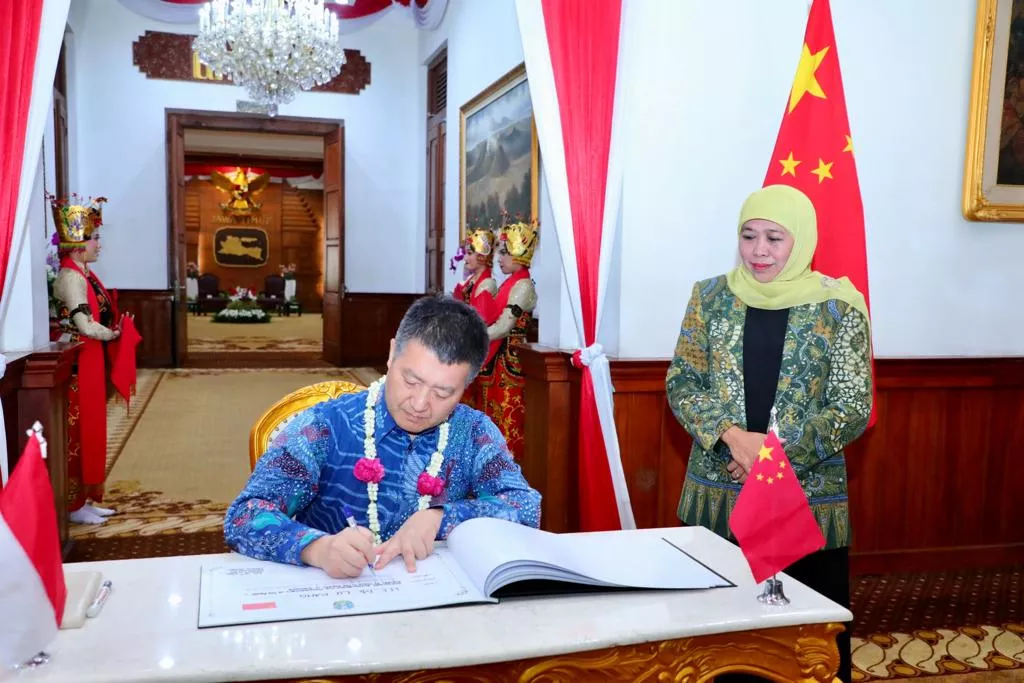 Gubernur Khofifah Bahas Peningkatan Kerja Sama Pengembangan Industri Hilir dan Kualitas SDM