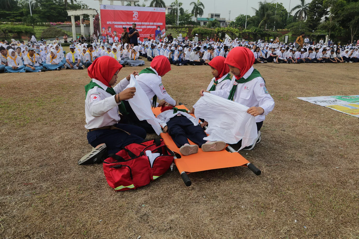 Pemkot Surabaya Kukuhkan Ribuan Anggota Palang Merah Remaja dan Relawan PMI
