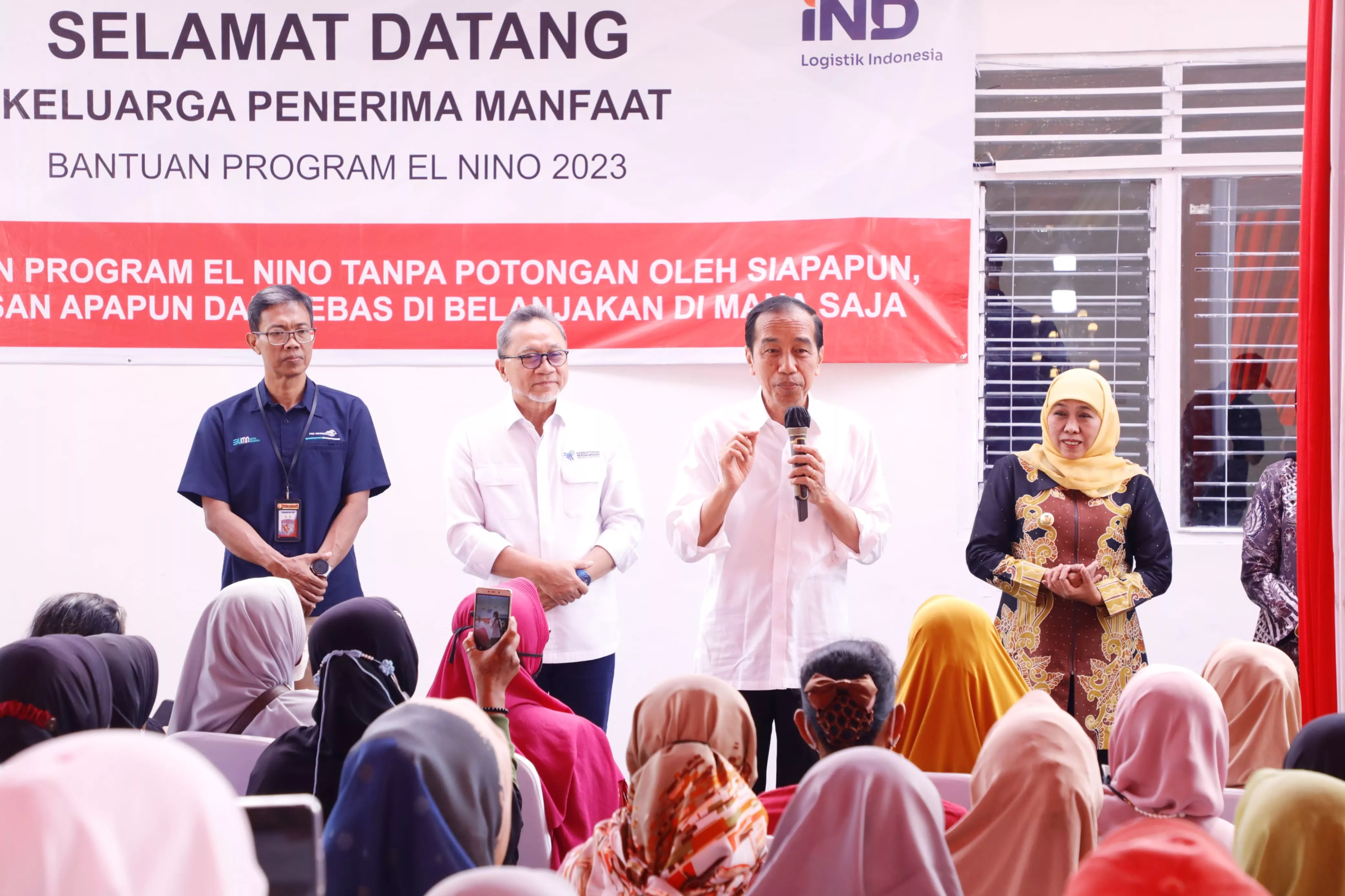 Gubernur Khofifah Dampingi Presiden Jokowi Salurkan BLT El Nino untuk Masyarakat Banyuwangi