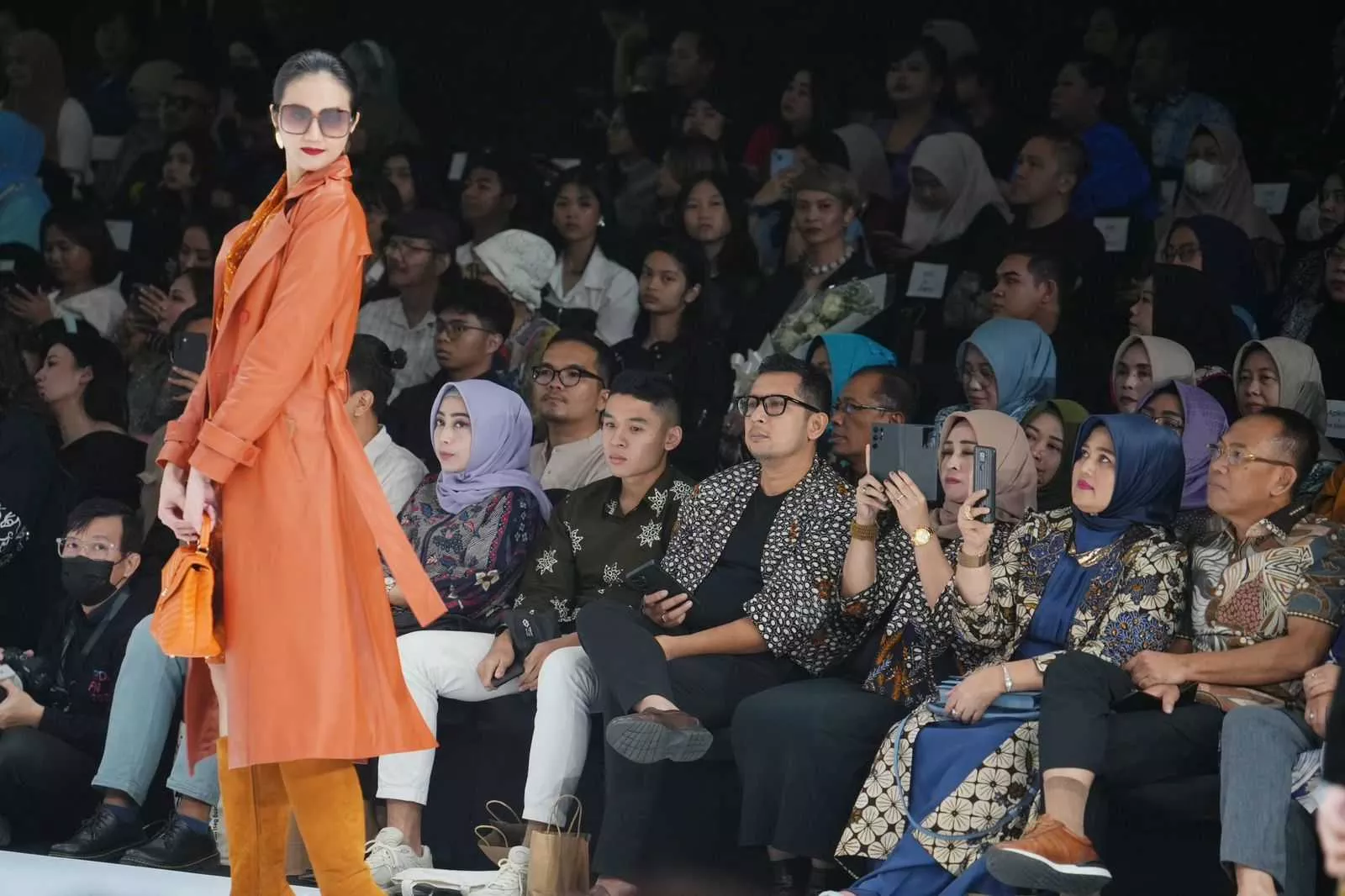 Batik Kota Mojokerto Membanggakan di Panggung Indonesia Fashion Week 2024