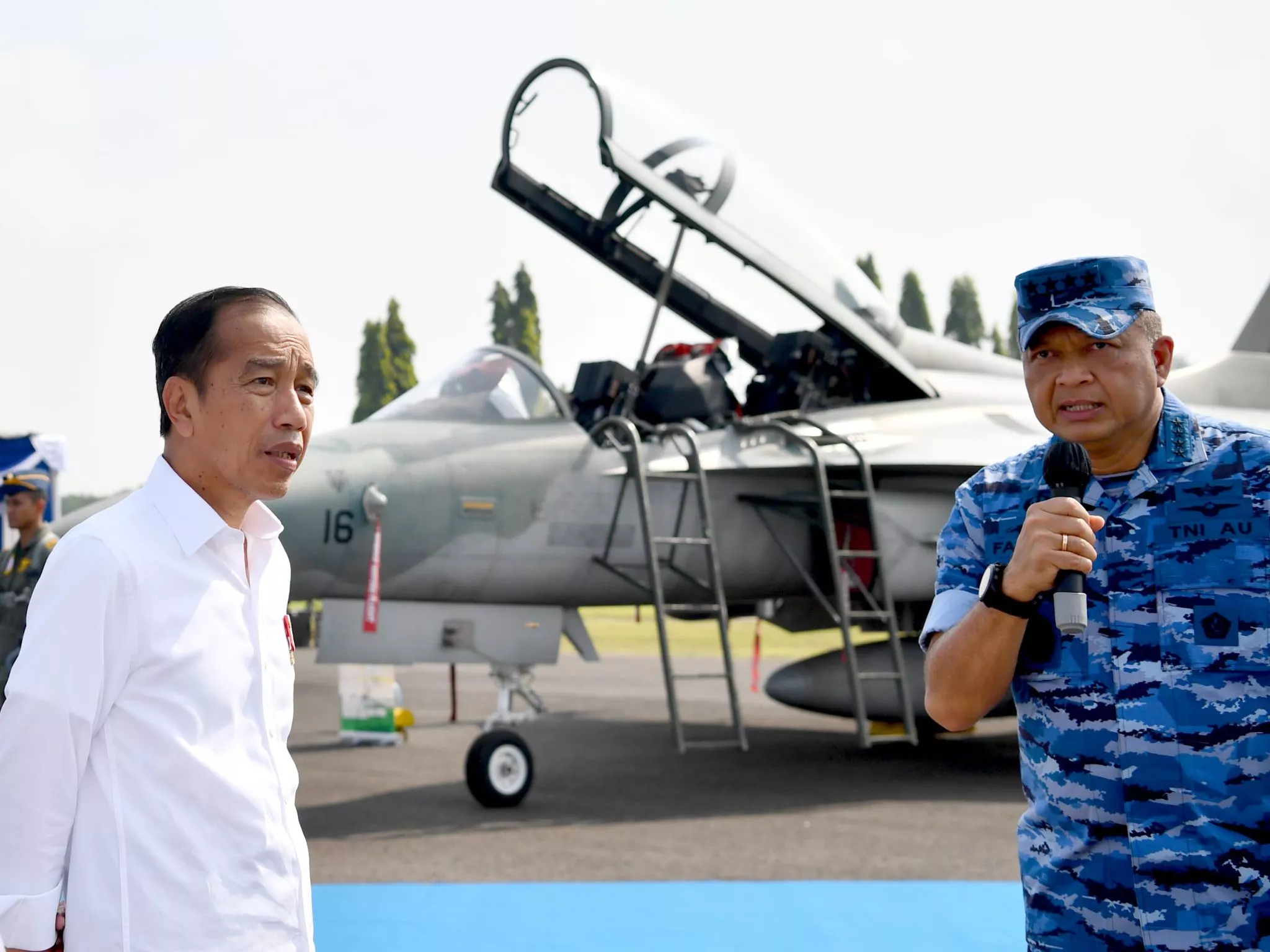 Presiden Jokowi Tinjau Kesiapan Alutsista di Pangkalan TNI AU Iswahjudi