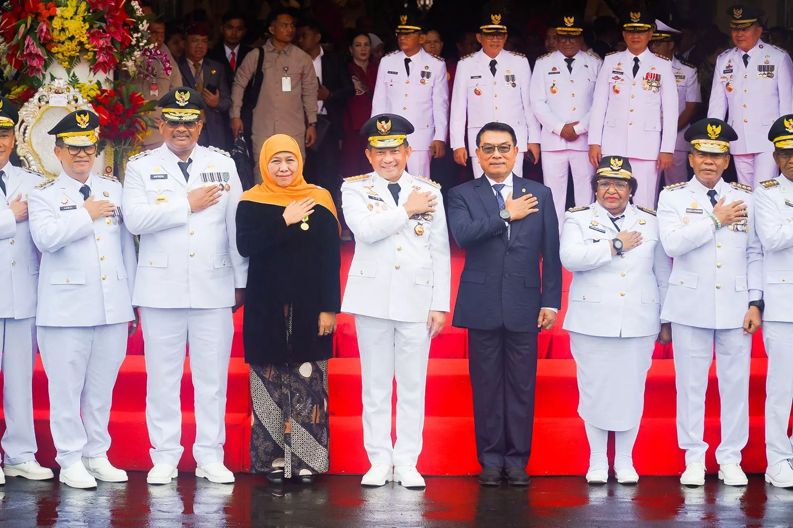 Satu-Satunya Gubernur yang Terima Satyalancana Karya Bhakti Praja Nugraha Presiden RI, Khofifah: Hasil Kerja Keras Semua Pihak. Saya Persembahkan Untuk Warga Ja