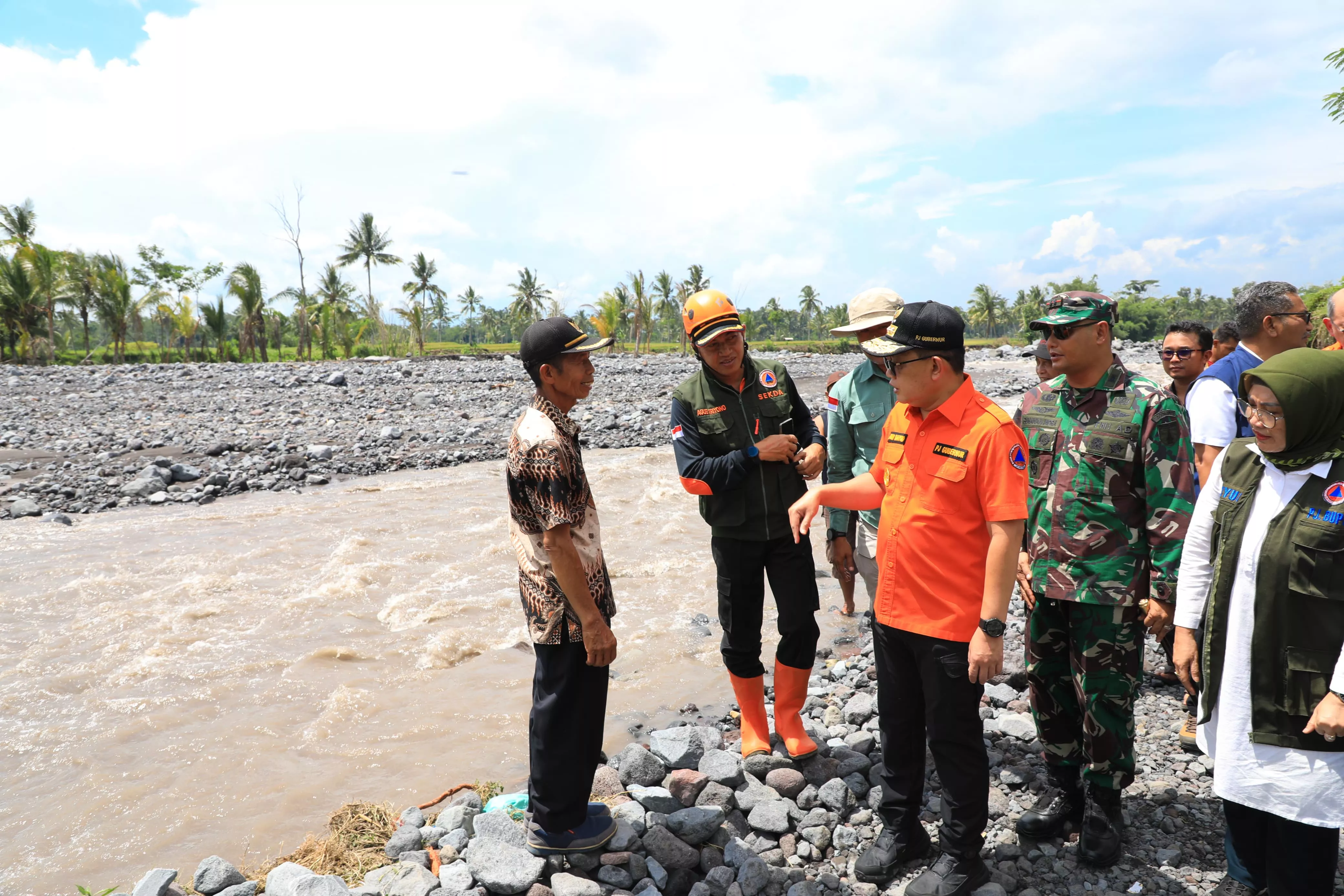 Gerak Cepat Pj. Gubernur Adhy Tangani Banjir Lahar Dingin di Lumajang