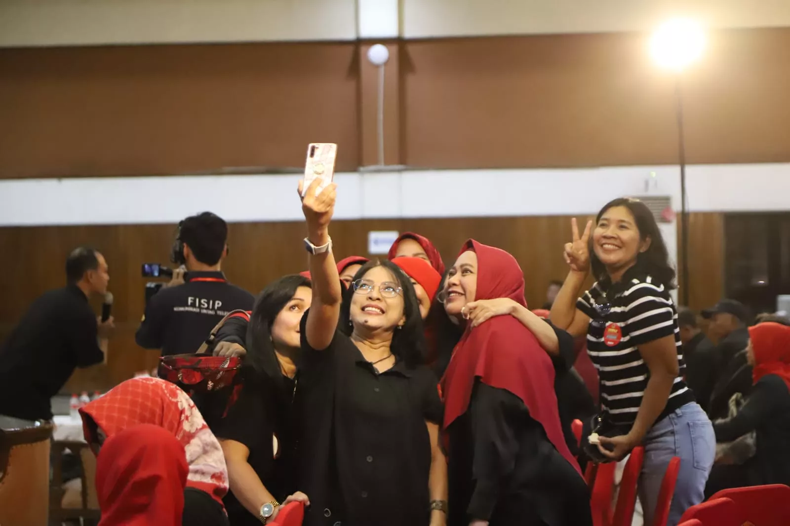 Reuni Akbar FISIP Untag Surabaya: Mengikat Kembali Tali Persaudaraan Alumni dari 1985 hingga 2024