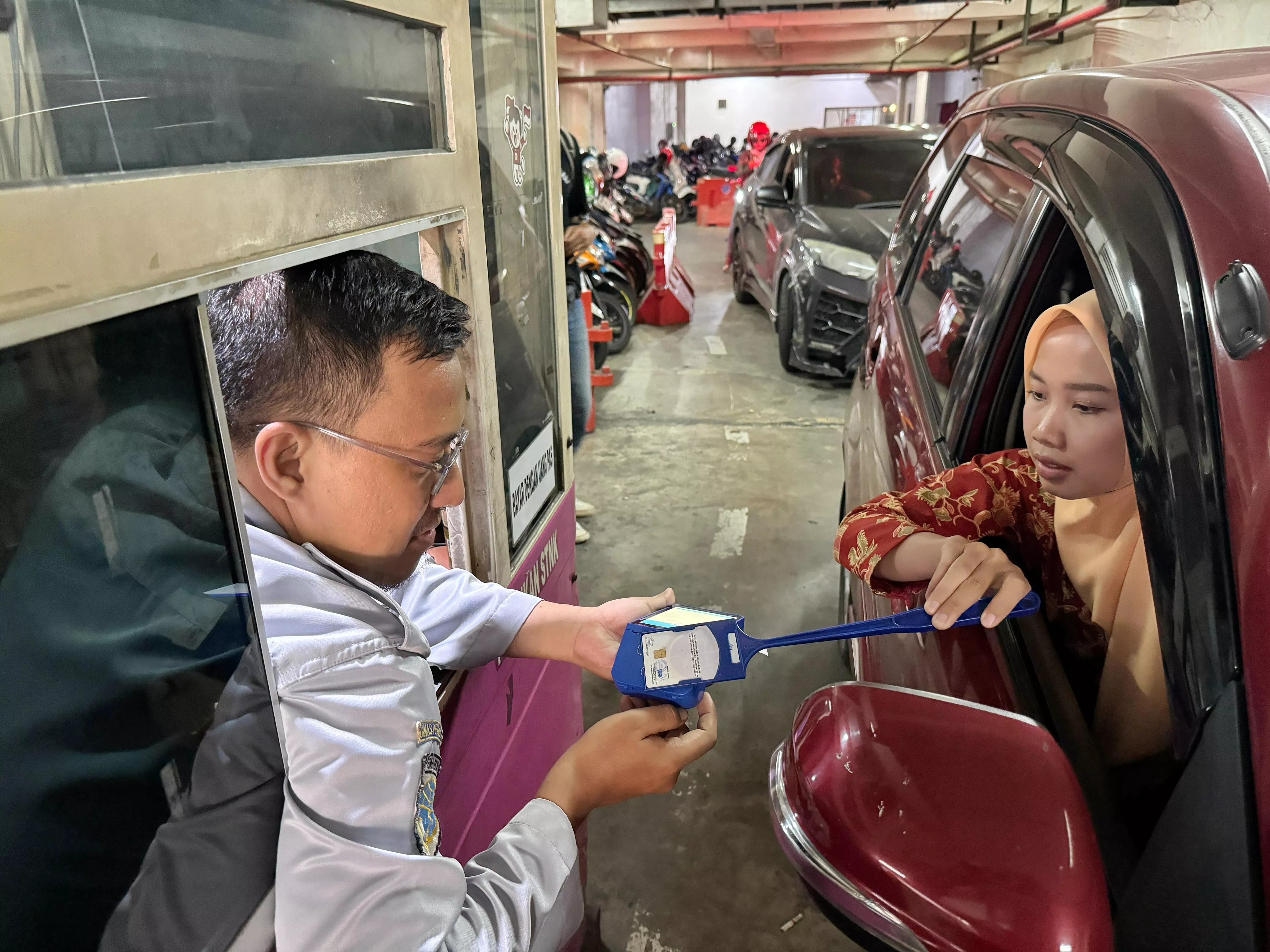 Dishub Surabaya Sediakan Transaksi Pembayaran Cashless dengan EDC dan Handheld di 7 Titik Parkir Tempat Khusus