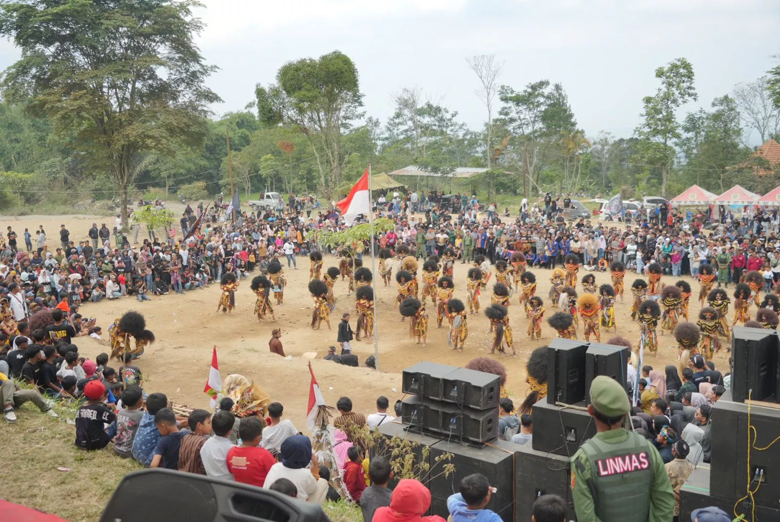 Ribuan Penari Memeriahkan Kirab Ageng Merti Bumi Merapi di Kemalang, Klaten