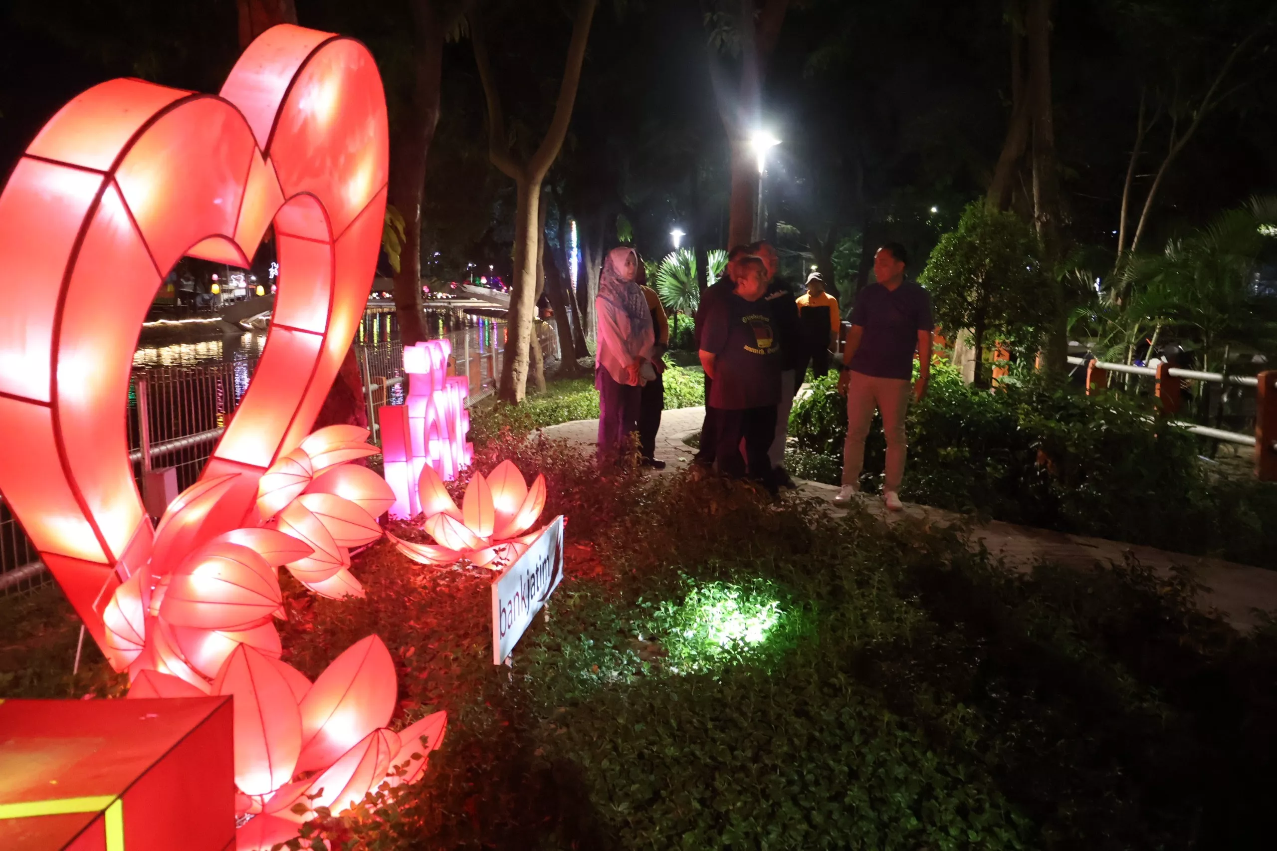 Pemkot Surabaya Percantik Jalur Wisata Perahu Air Susur Sungai Kalimas dengan Zona Tematik
