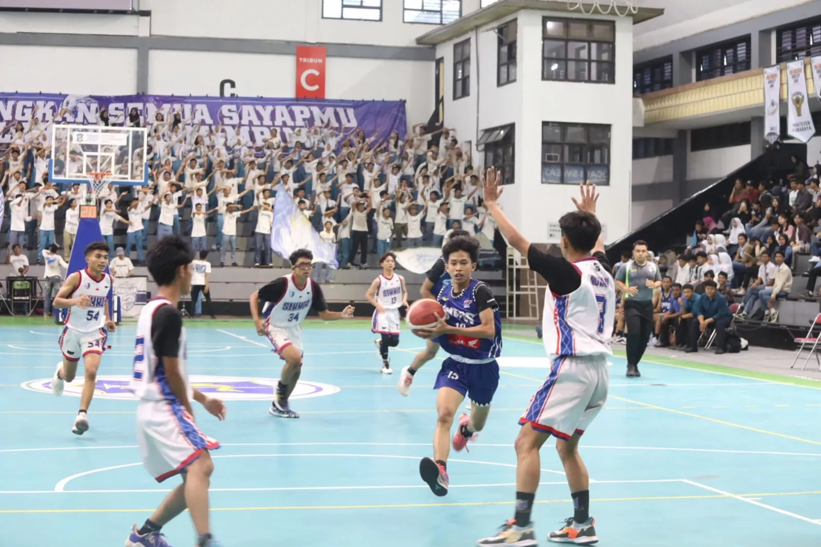 Wali Kota Eri Cahyadi Buka Kejuaraan Bola Basket Antar SMA/SMK Se-Surabaya