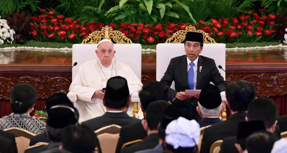 Presiden Jokowi dan Paus Fransiskus Serukan Pentingnya Toleransi dan Perdamaian dalam Kunjungan Bersejarah di Indonesia