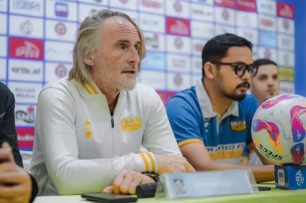 Jan Olde Riekerink Siap Hadapi Tantangan Berat Kontra Semen Padang