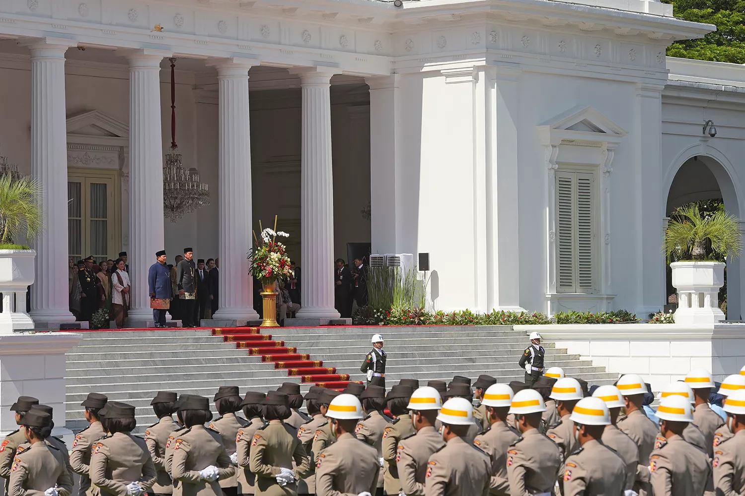 Prosesi Pisah Sambut Kepresidenan: Jokowi Menyambut Prabowo di Istana Merdeka