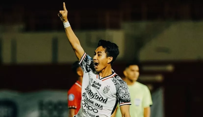 I Made Tito Wiratama Raih Penghargaan Pemain Muda Terbaik Liga 1 September 2024