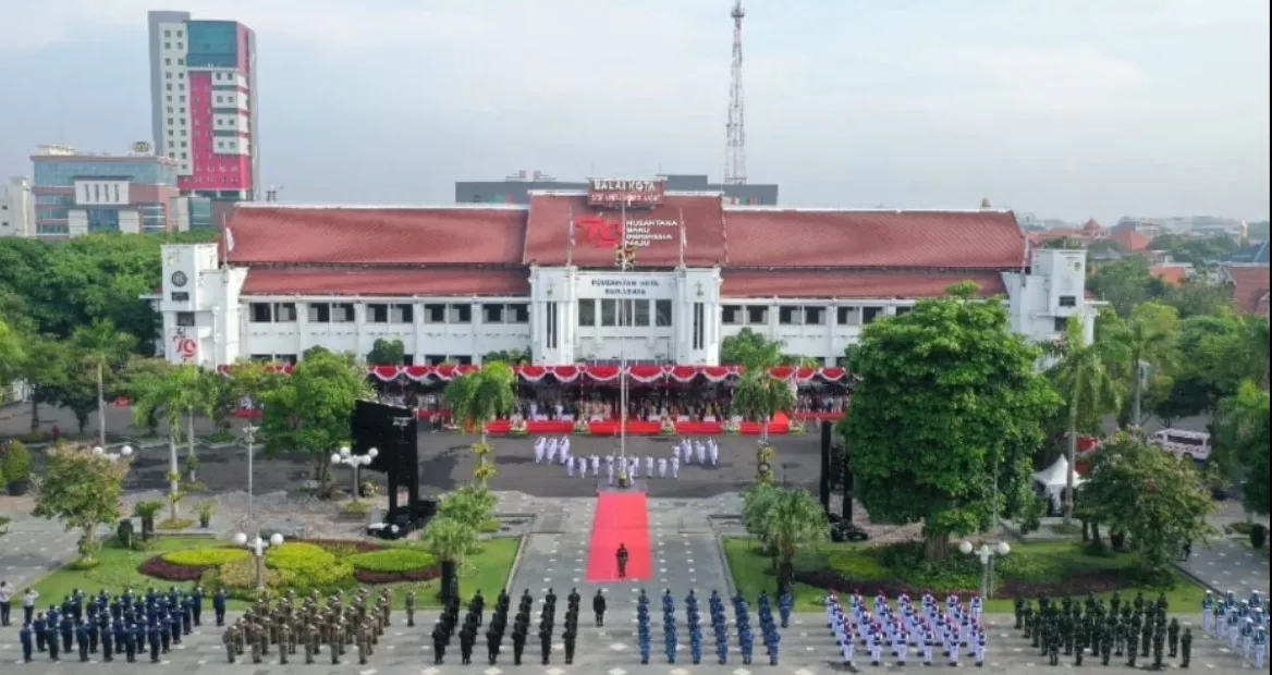 Pemkot Surabaya Gelar Upacara Hari Pahlawan, PJs Wali Kota Serukan Semangat Perjuangan