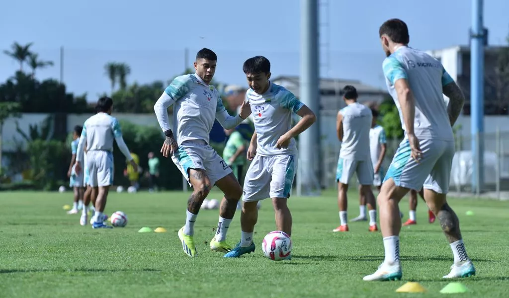 PERSIB Hadapi Tantangan Lapangan Sintetis di Singapura dalam Pertandingan Melawan Lion City Sailors