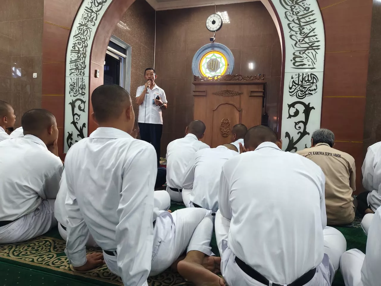 Ustadz Suprayitno Paendri Dayu Sampaikan Kultum di Masjid Kampus UHT: "Allah Tidak Suka Ibadah yang Mengganggu Orang Lain"