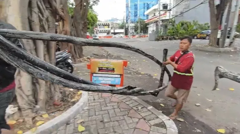 Pemkot Surabaya Tindak Lanjuti Temuan Tumpukan Kabel Curian yang Sumbat Saluran Air