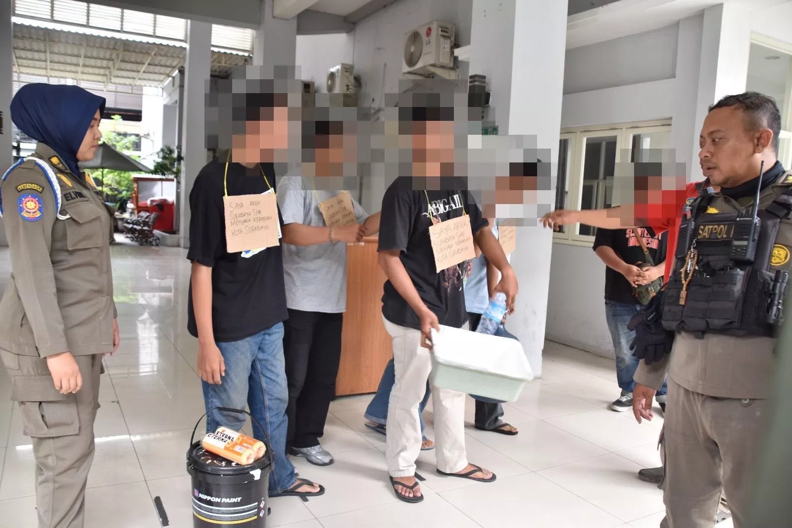 Satpol PP Surabaya Tangkap Lima Pemuda Pelaku Vandalisme di Jalan Raya Darmo