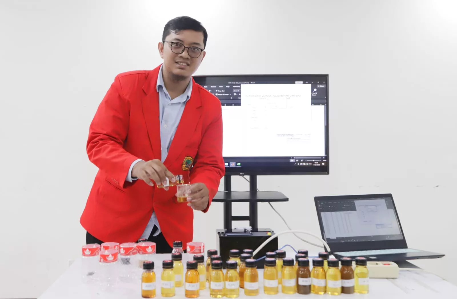 Mahasiswa Untag Surabaya Ciptakan Alat Deteksi Kualitas Minyak Goreng Berbasis Fuzzy