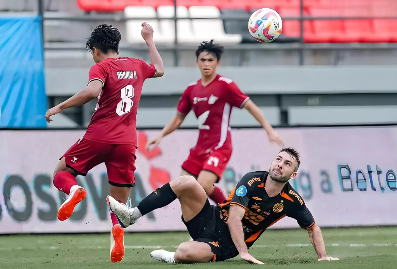 Persija Jakarta Terpeleset di Bali, Persib Bandung Makin Kokoh di Puncak