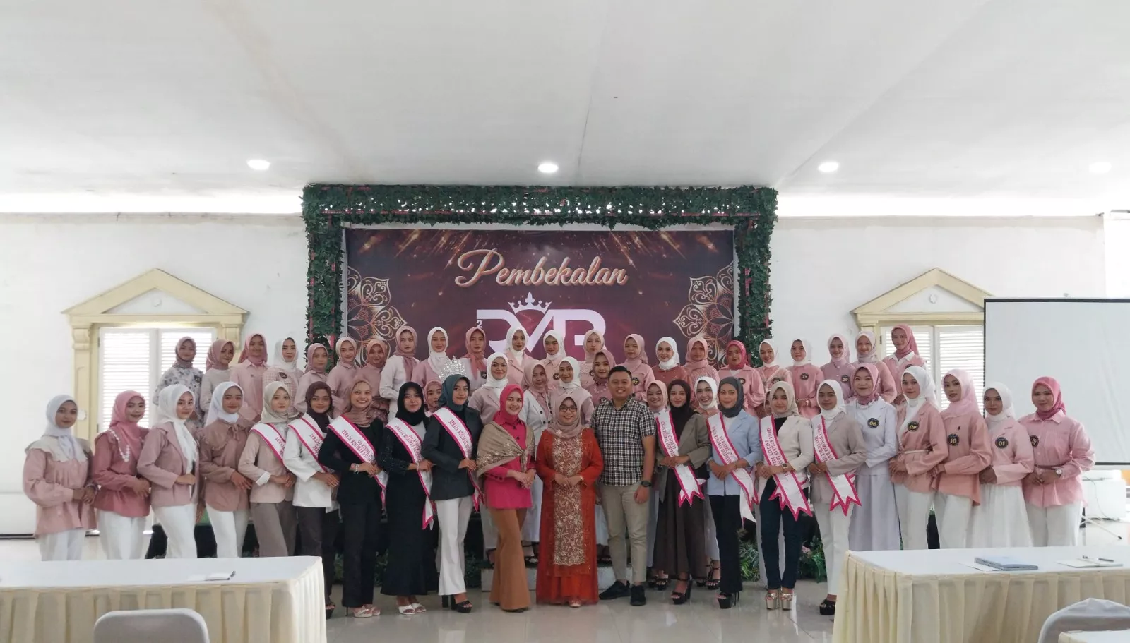 Cantika Yuli Beri Wawasan pada Finalis RMB: Bangun Brain, Beauty, Behavior, dan Brave