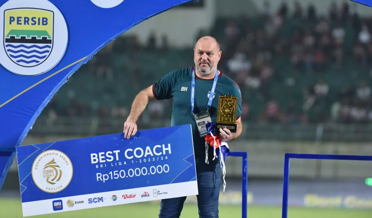 Bojan Hodak Berpeluang Raih Gelar Pelatih Terbaik Liga 1 Secara Beruntun