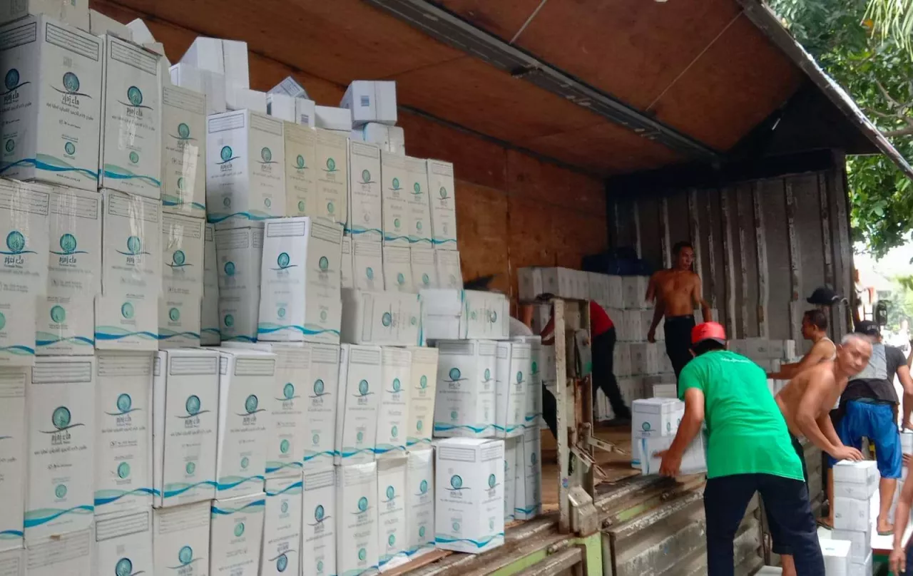 Air Zamzam Dikirim Bertahap ke Embarkasi Surabaya, Total 36.845 Galon untuk Jamaah Haji