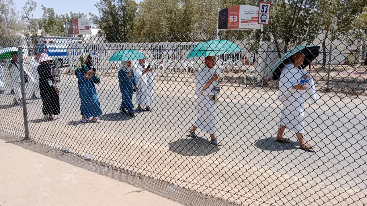 Suhu Ekstrem di Arafah saat Wukuf, Jemaah Diimbau Tidak Tinggalkan Tenda