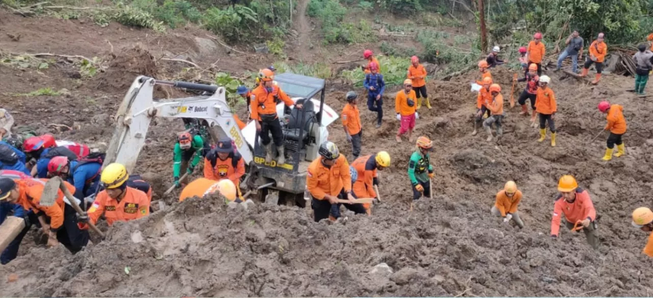 Hari Kelima Pencarian Korban Longsor Trenggalek, Anjing Pelacak Tetap Dikerahkan