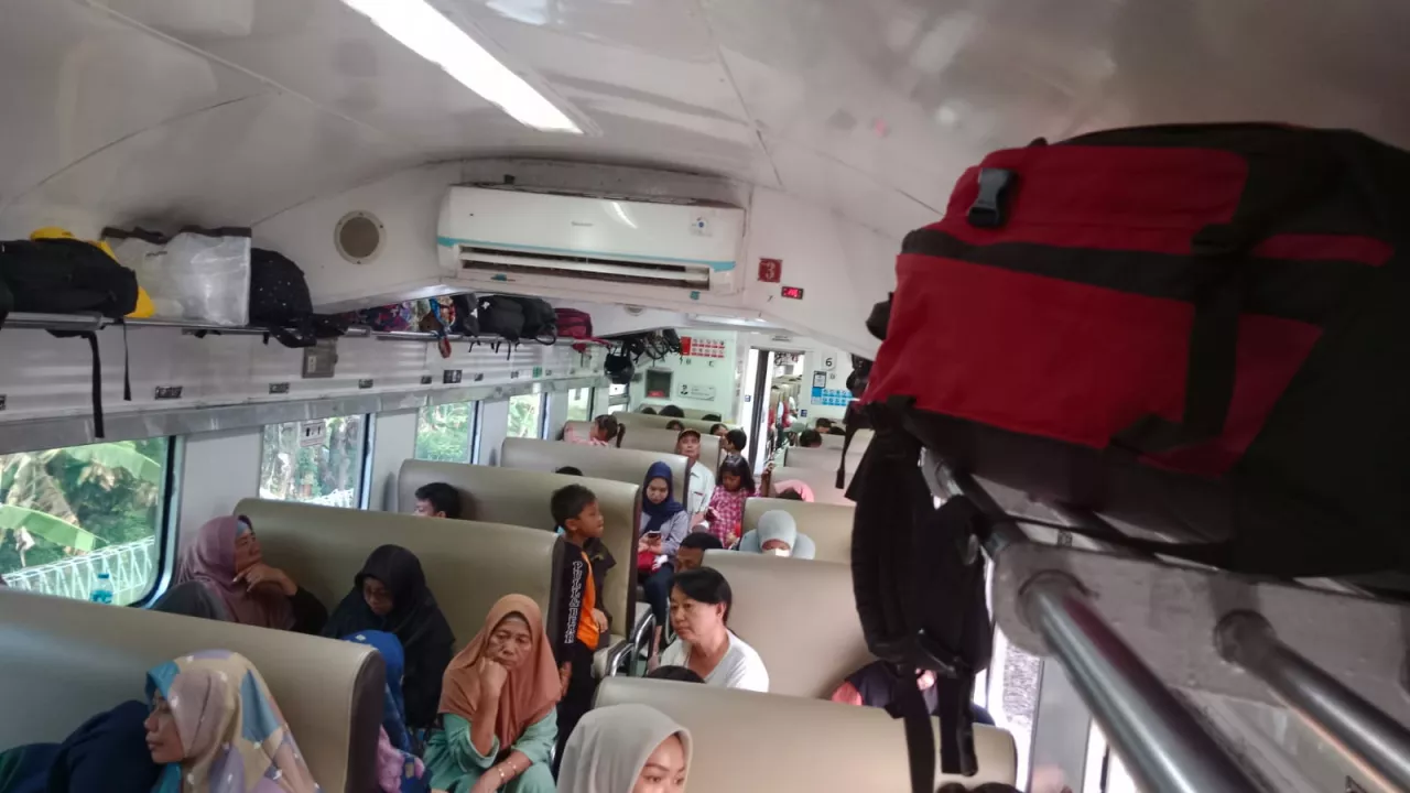 Kereta Api Jadi Pilihan Favorit Libur Sekolah, Daop 8 Surabaya Catat Lonjakan Penumpang