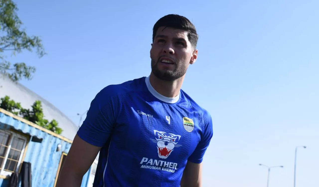 Julio Cesar, Pilar Baru Pertahanan Maung Bandung: "Senang Kembali Bersama Barros"