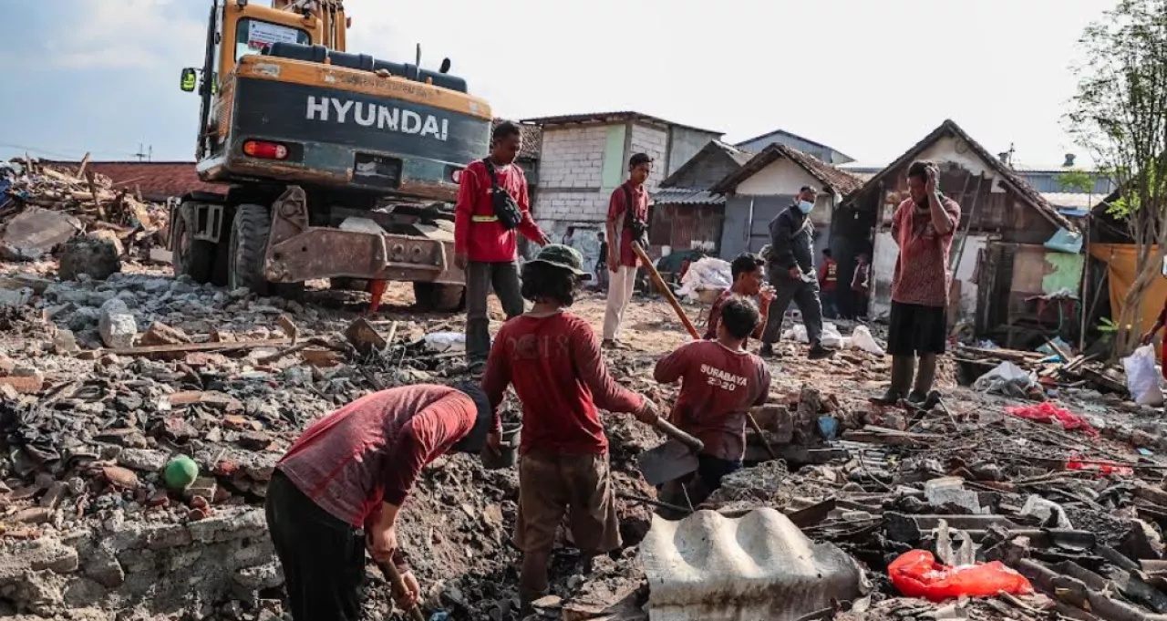 Pelebaran Jalan dan Normalisasi Sungai, Surabaya Tata Ulang Kawasan Kumuh