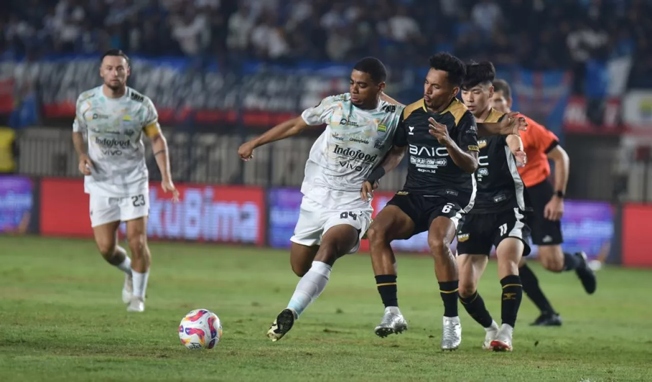 Drama 90 Menit di Jalak Harupat: PERSIB Ditahan Dewa United Meski Unggul Jumlah Pemain