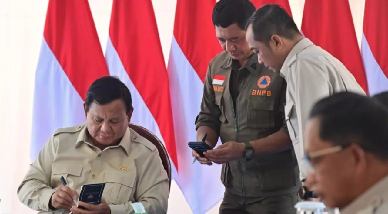 Prabowo Tegaskan Negara Mampu Tangani Bencana Tanpa Status Nasional