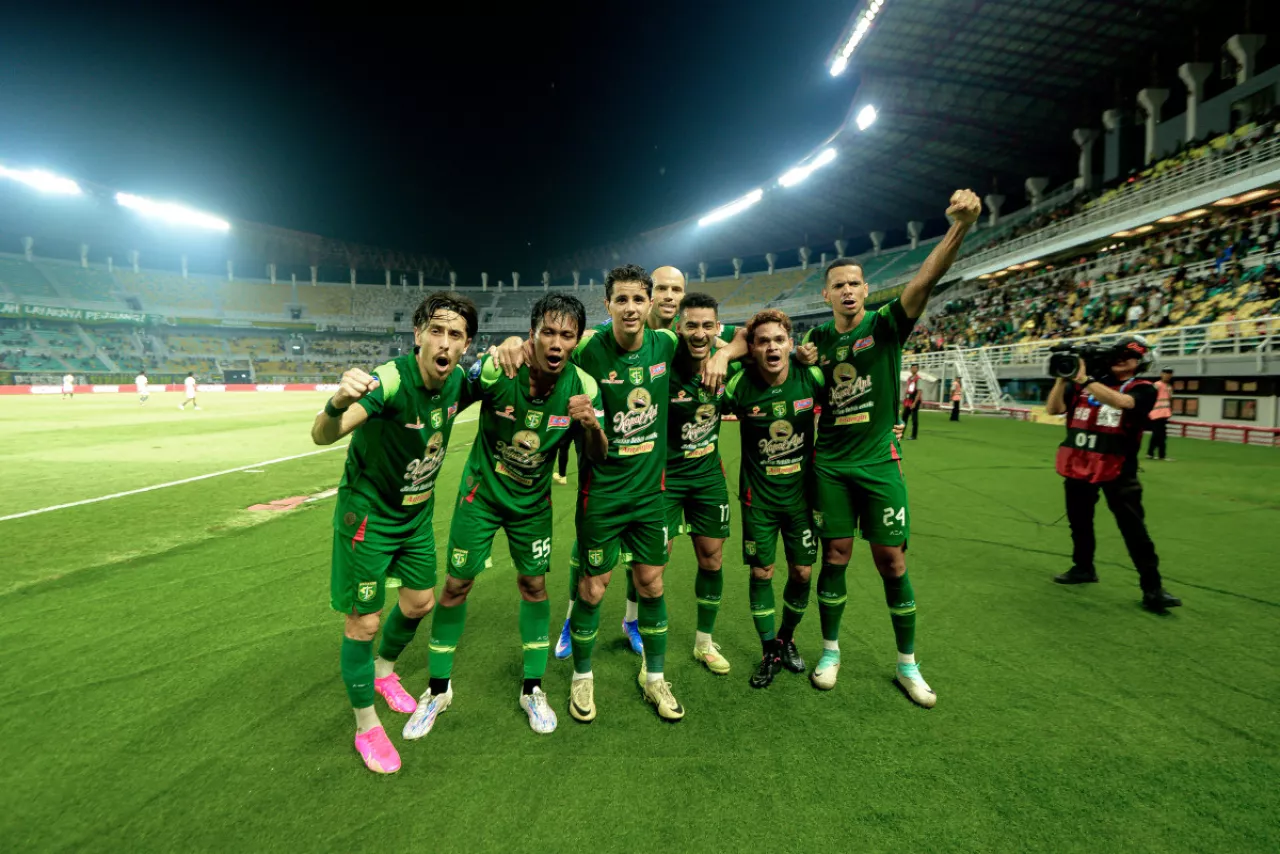 Persebaya Menyala di GBT, Satu Gol Gali Freitas Redam PSM