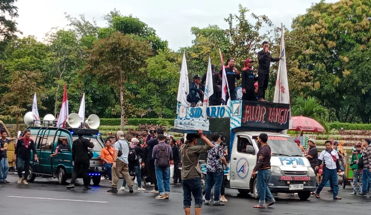 May Day di Jatim: Buruh Dorong Revisi UU, Tolak Syarat “Miskin”, dan Minta Dialog Cegah PHK