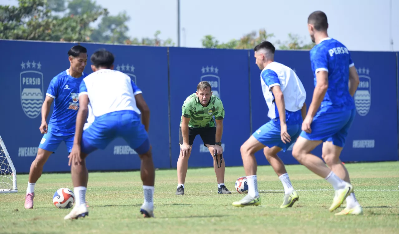 PERSIB Matangkan Pola Taktik, Igor Tolic Fokus Bangun Keseimbangan Serangan dan Pertahanan