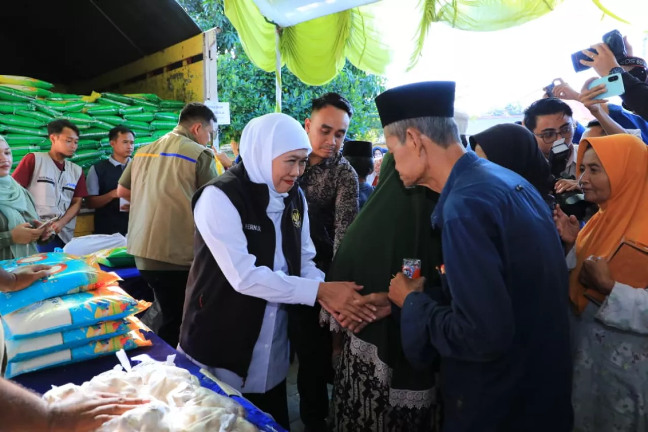 Pasar Murah ke-84 di Pamekasan, Khofifah Perkuat Daya Beli dan Kendalikan Inflasi