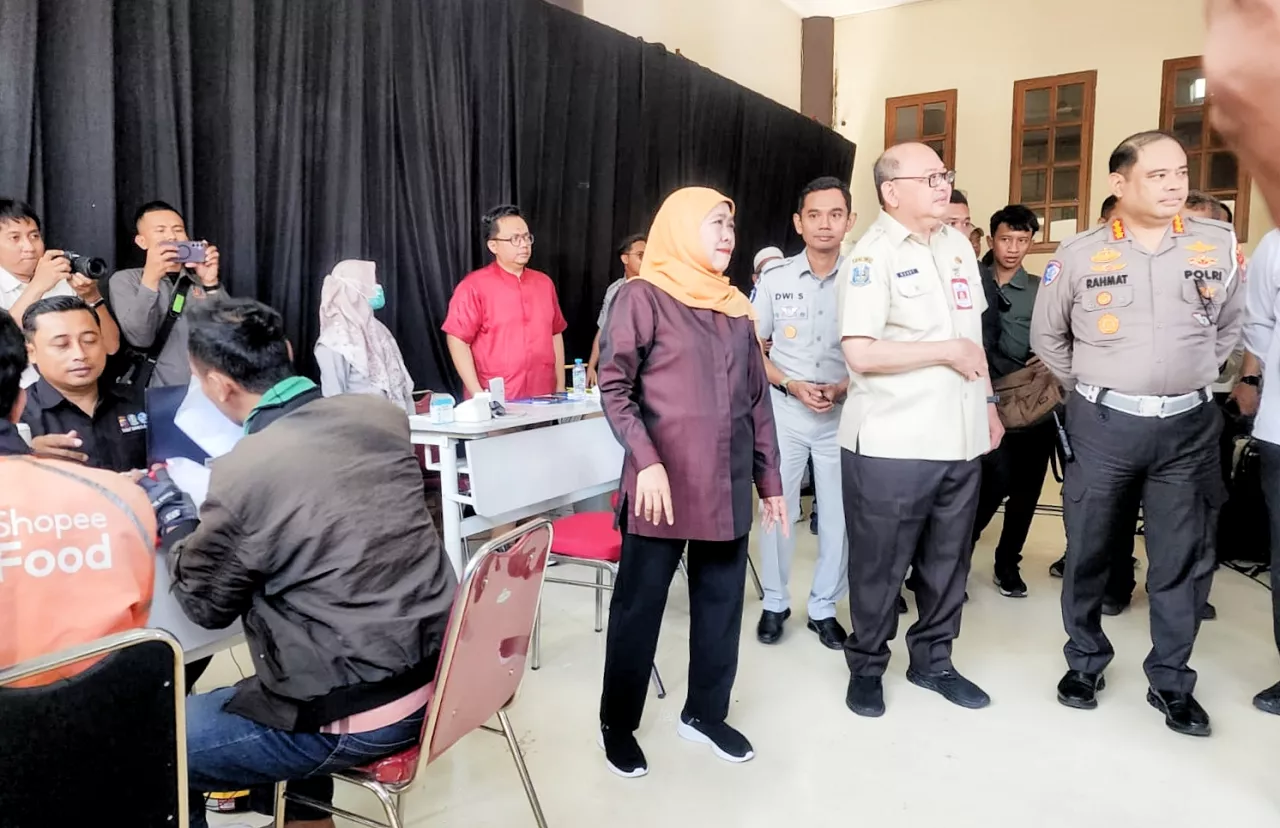 Khofifah Jemput Bola, Ojol Diajak Manfaatkan Pemutihan Pajak Kendaraan