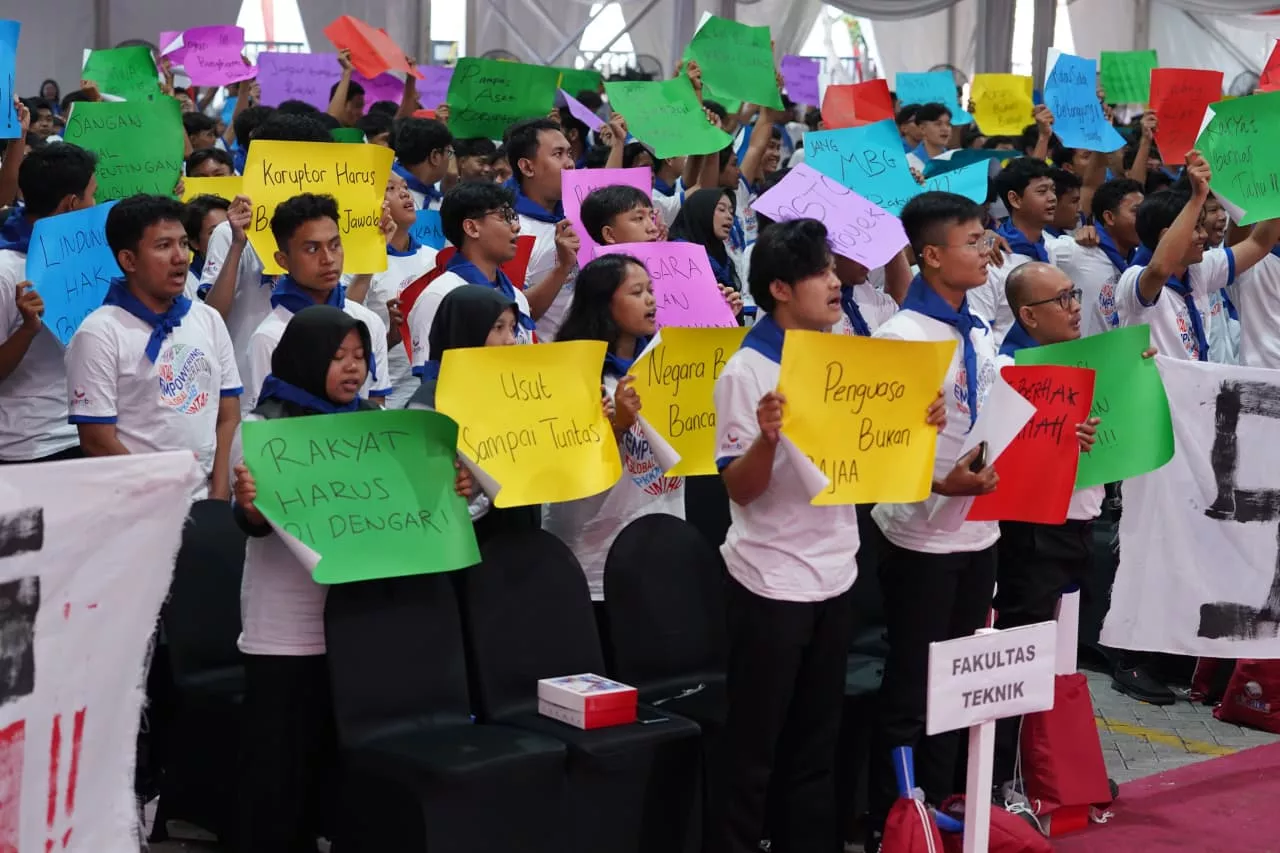 Ribuan Mahasiswa Baru Untag Surabaya Diajak Berani Bersuara, BEM Dorong Pengesahan RUU Perampasan Aset