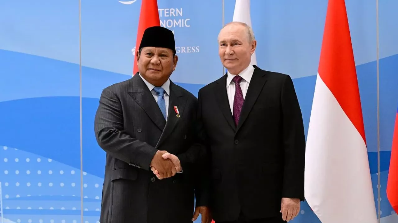 Prabowo Bertemu Putin di Vladivostok, Bahas Hubungan Strategis Indonesia-Rusia