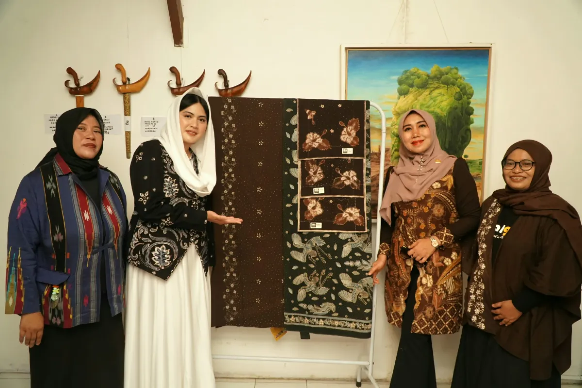 Ning Lia Kagumi Batik Mbah Guru Lamongan, Limbah Pertanian Disulap Jadi Karya Bernilai