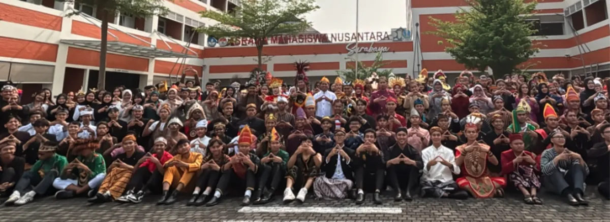 AMN Surabaya Rayakan Sumpah Pemuda, 38 Provinsi Bersatu dalam Balutan Baju Adat