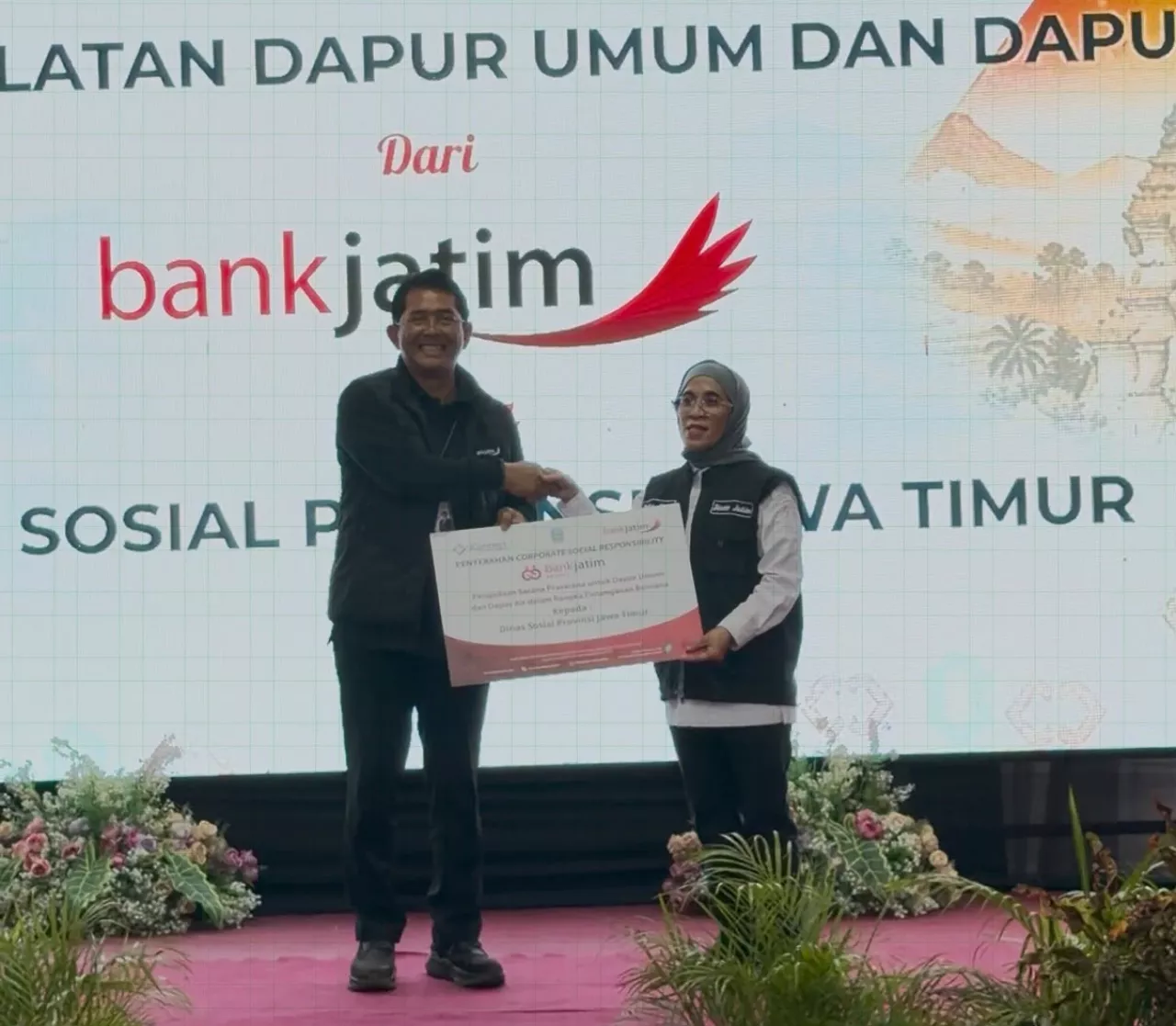 Dukung Kegiatan Puncak Hari Jadi ke-81 Pemprov Jatim, Bank Jatim Salurkan CSR kepada Dinsos Jawa Timur