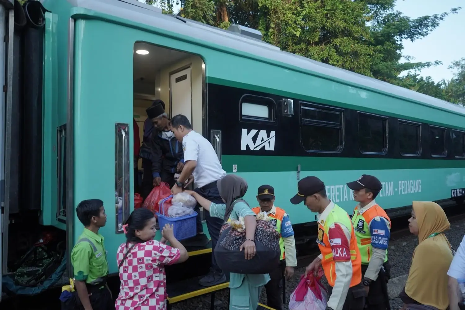 Kereta Petani dan Pedagang Layani 43.780 Pelanggan, Tarif Cuma Rp3.000
